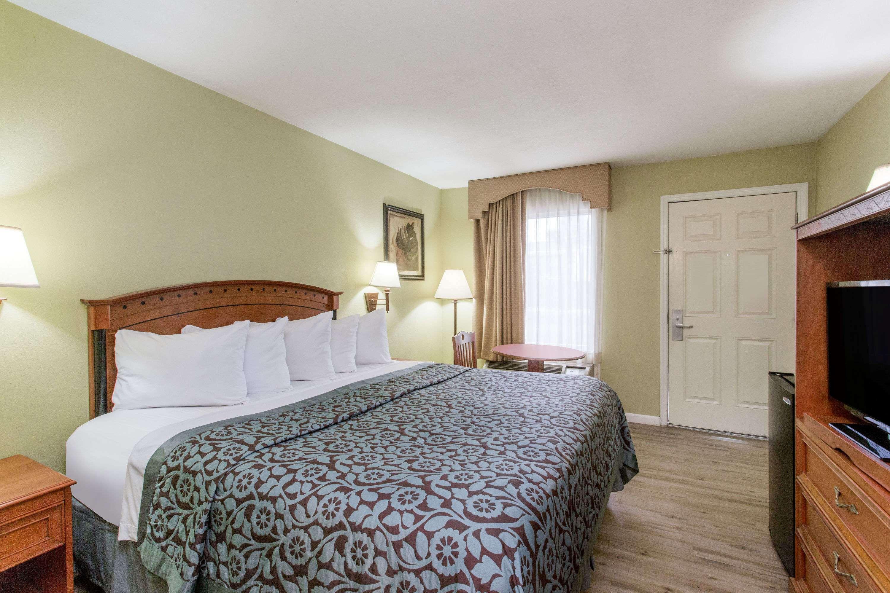 Days Inn By Wyndham Ormond Beach Exterior photo