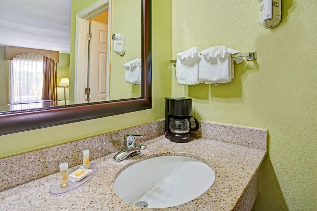 Days Inn By Wyndham Ormond Beach Exterior photo